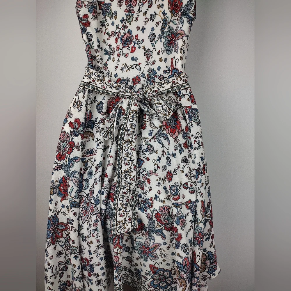 Beautiful handkerchief dress - Picture 5 of 15